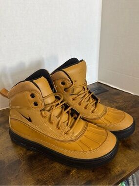 Nike ACG Waterproof SZ 6Y Woodside 2 High Wheat/Black Weather Boots 524872-703
